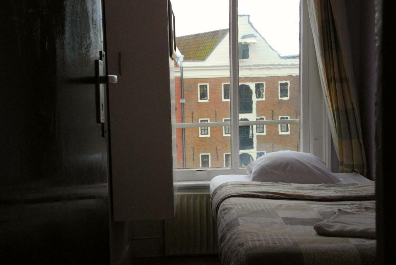 Single Room with Shared Bathroom,850625111:JPEG